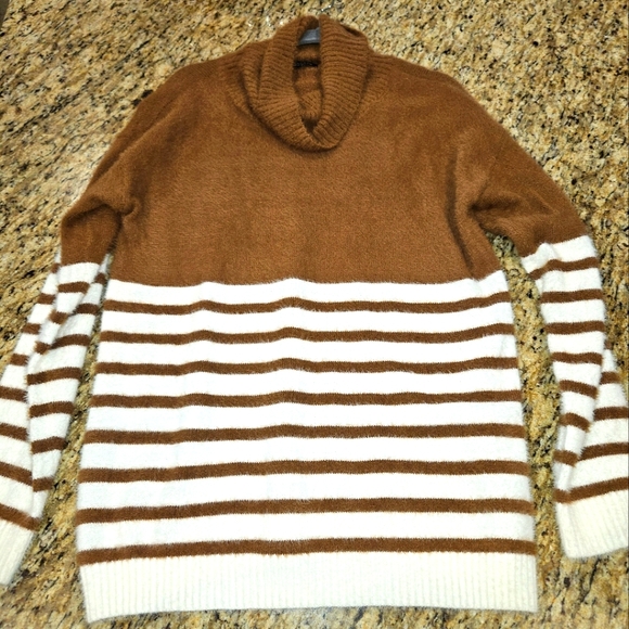 Cowlneck Sweater top, L - Picture 1 of 9